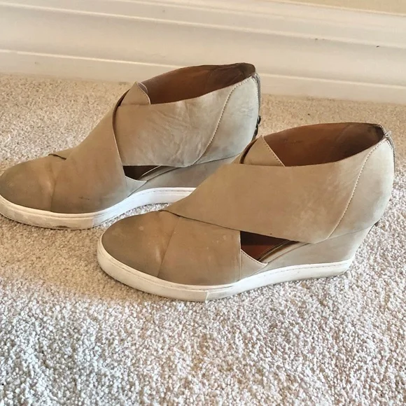 3/$10 🛍 LINEA PAOLO Wedge Sneaker - Picture 1 of 5